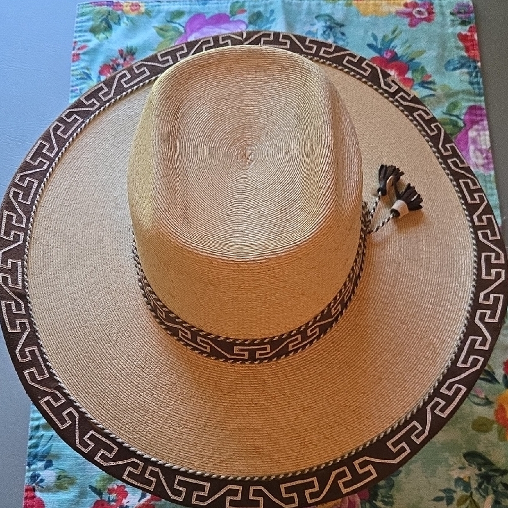 Chic Tan Sun Hat with Brown Detailing